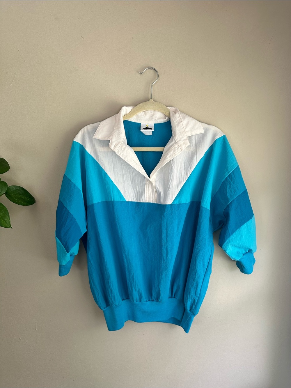 Vintage Cortiva Tennis Windbreaker Shades of Blue Colorblock batwing Pullover